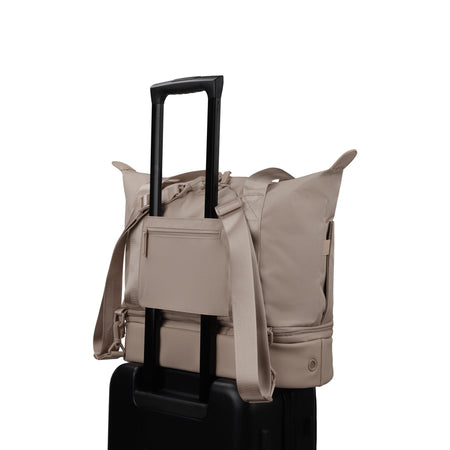 Buy Sac fourre-tout convertible raphael 4-en-1 in Taupe for $140.00 in Canada - Image 18