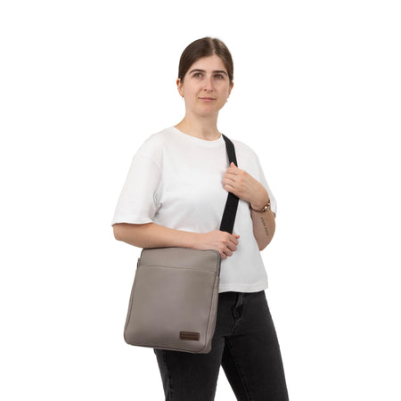 Buy Sac à bandoulière Contrast  in Gris for $60.00 in Canada - Image 13
