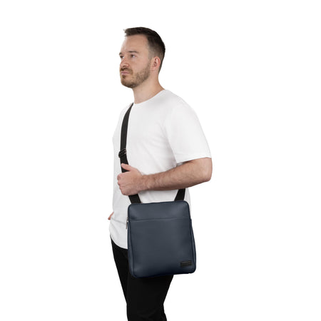 Buy Sac à bandoulière Contrast  in Bleu Marine for $60.00 in Canada - Image 21