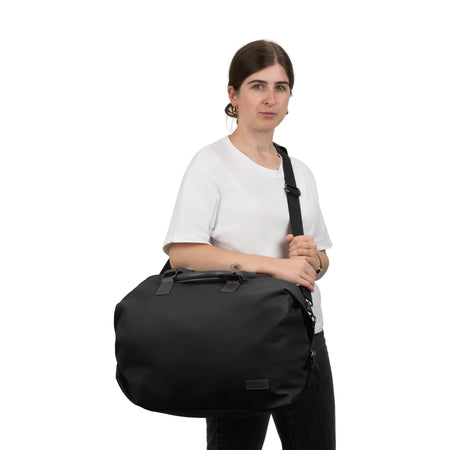 Buy Sac de voyage Contrast  in Noir for $110.00 in Canada - Image 7