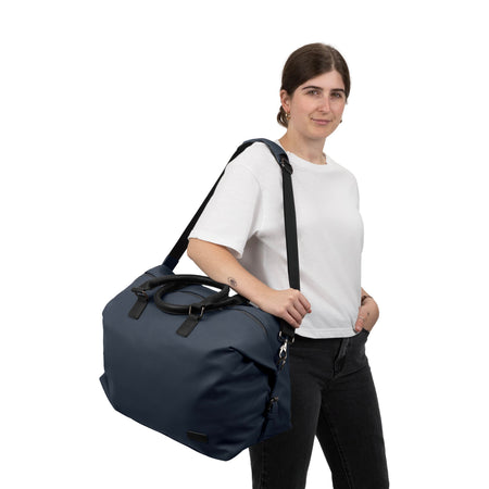Buy Sac de voyage Contrast  in Marine for $110.00 in Canada - Image 21