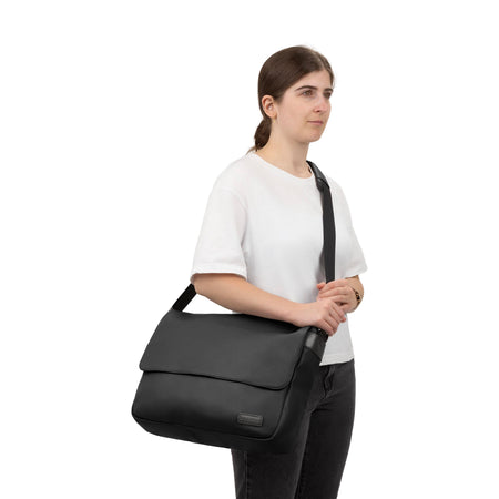 Buy Sac messager Contrast  in Noir for $100.00 in Canada - Image 7