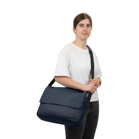 Buy Sac messager Contrast  in Bleu Marin for $100.00 in Canada - Image 21