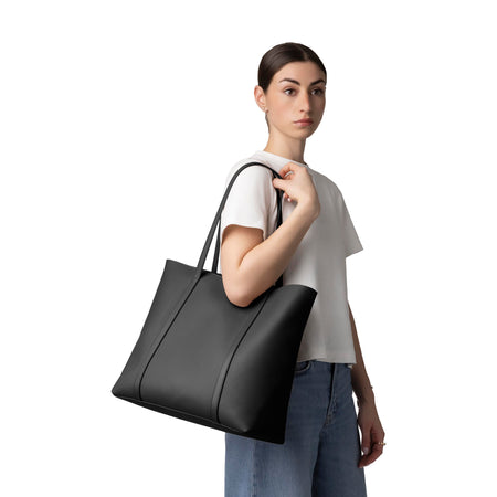 Buy Pure Sac Fourre-Tout in Noir for $100.00 in Canada - Image 17