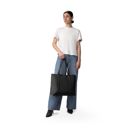 Buy Pure Sac Fourre-Tout in Noir for $100.00 in Canada - Image 18