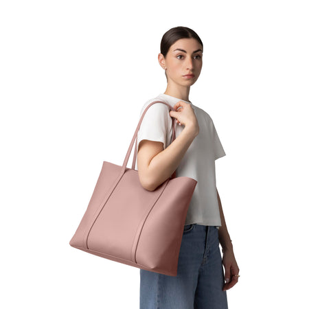 Buy Pure Sac Fourre-Tout in Rose for $100.00 in Canada - Image 26
