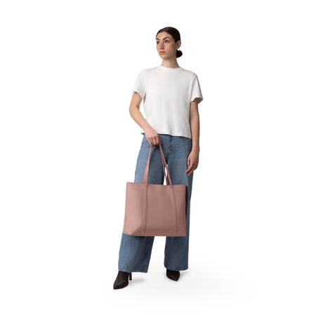 Buy Pure Sac Fourre-Tout in Rose for $100.00 in Canada - Image 27